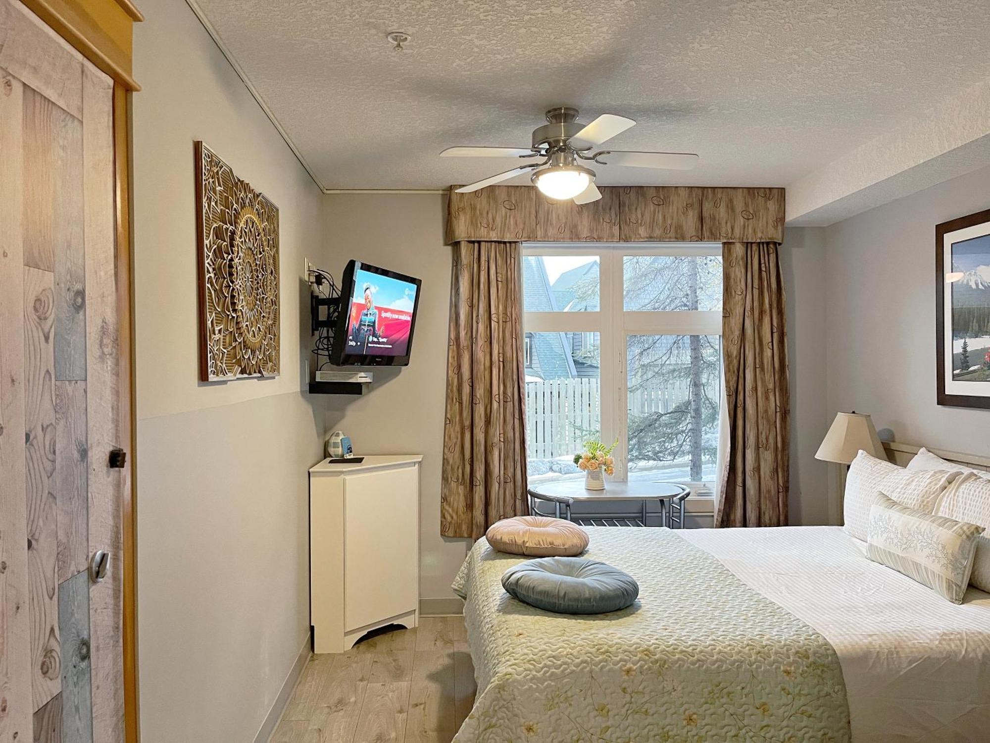 Windtower Lodge Queen Bed Suite-Ugparking&Walking2Dt Canmore Luaran gambar
